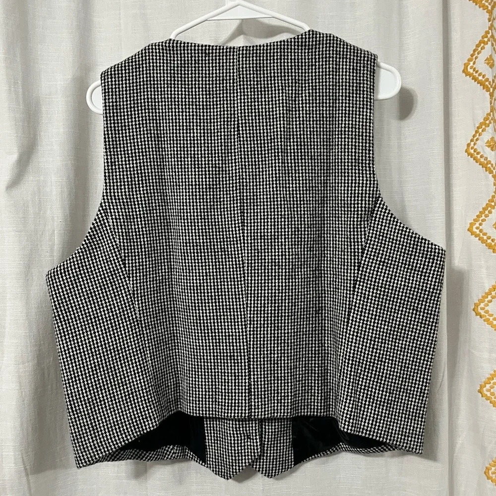 Banana Republic Women’s Wool-Blend Vest - Picture 4 of 12